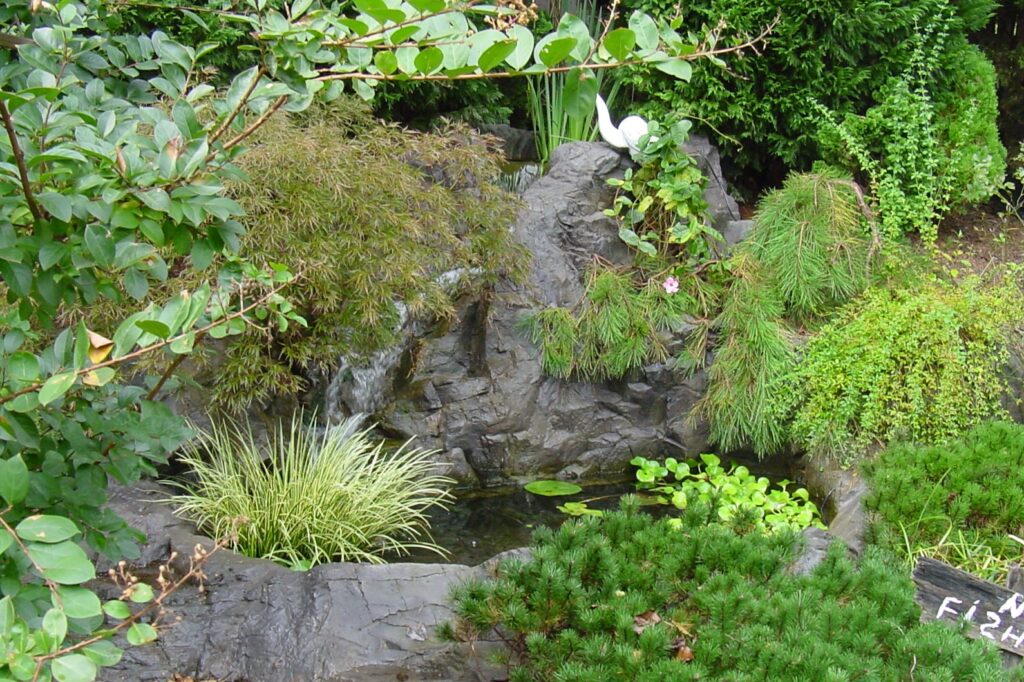 Laurel cast stone GFRC pond