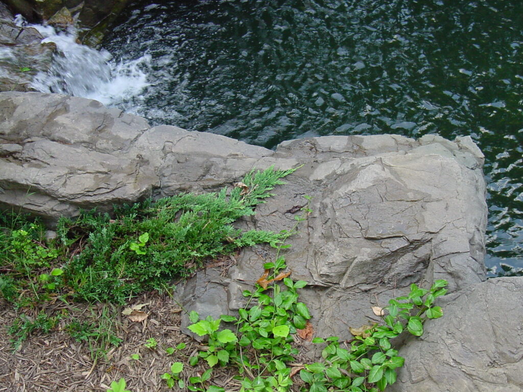 cast GFRC rock retaining wall